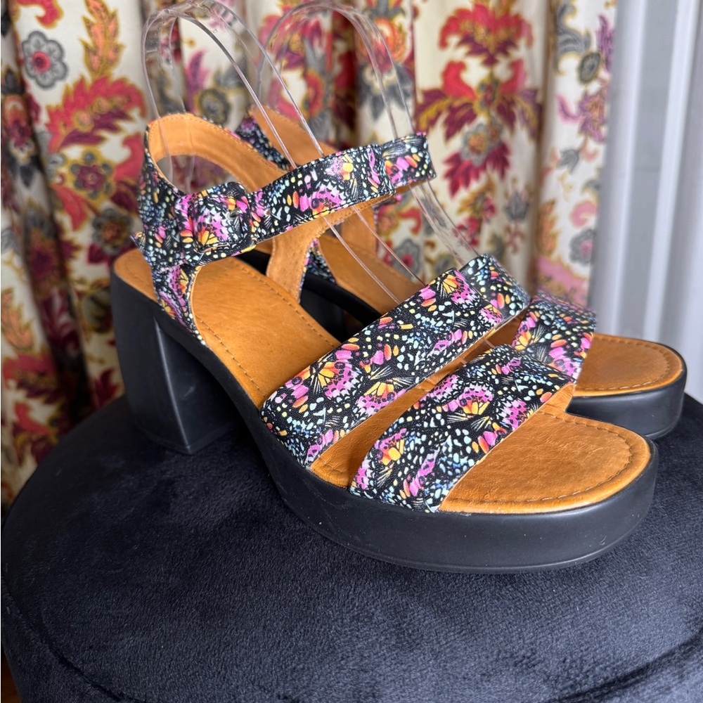 Embassy London Ritz Chunky Heels - Picture 4 of 13
